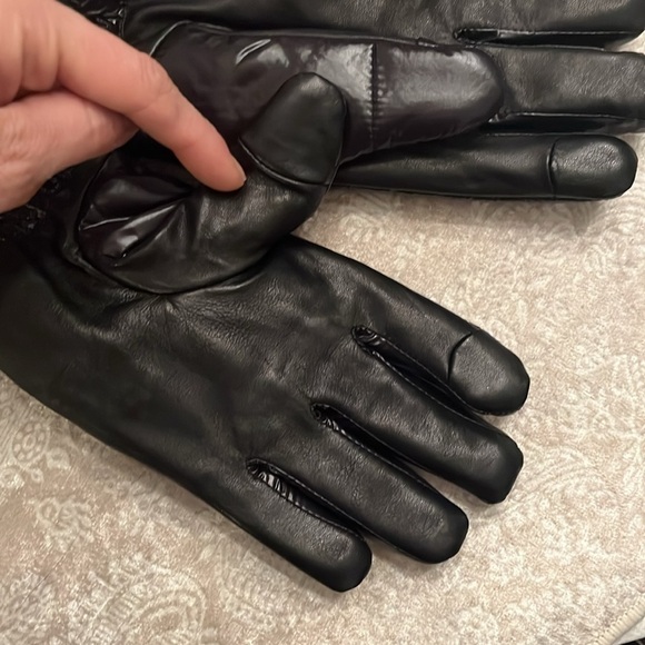Brand New Michael Kors Shiny Black Touchscreen Gloves w/ Genuine Leather Trim - Picture 10 of 14